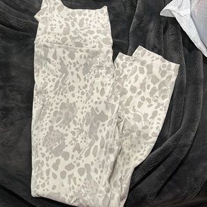 Lululemon leggings. Size 6